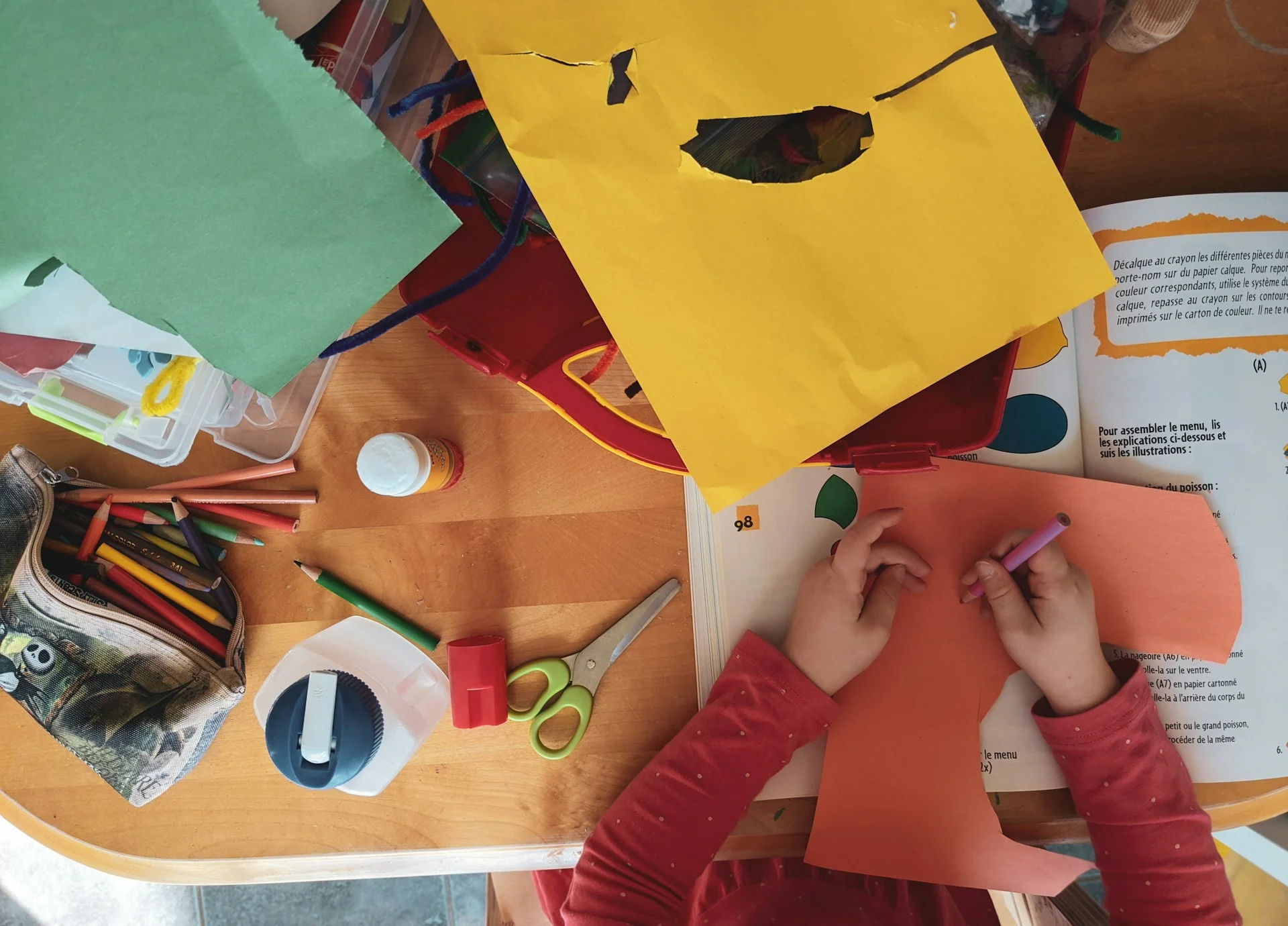 photo - a child working on a creative project arts and crafts, how to get a diagnosis for dyspraxia