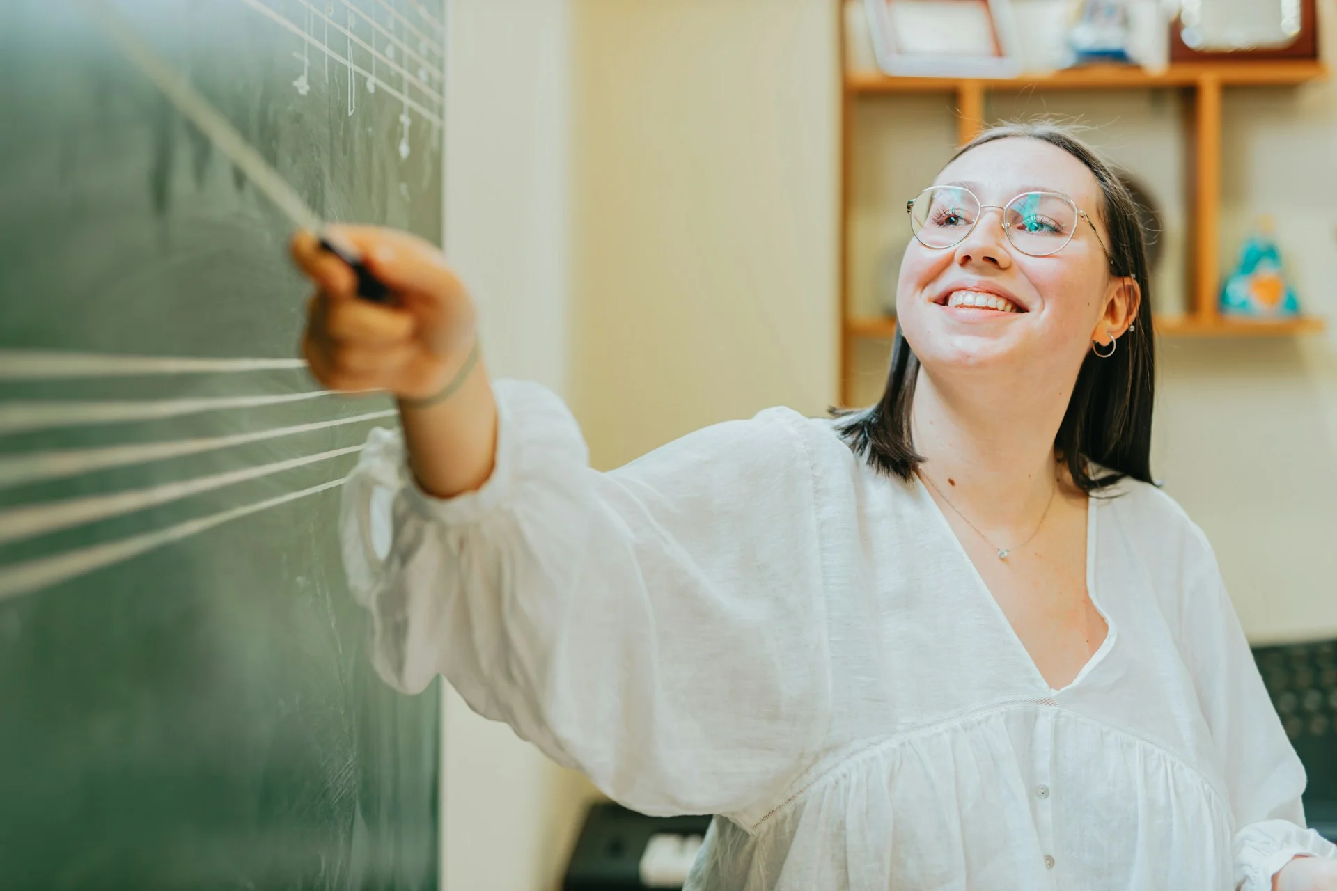 photo - sen school teacher at the science class